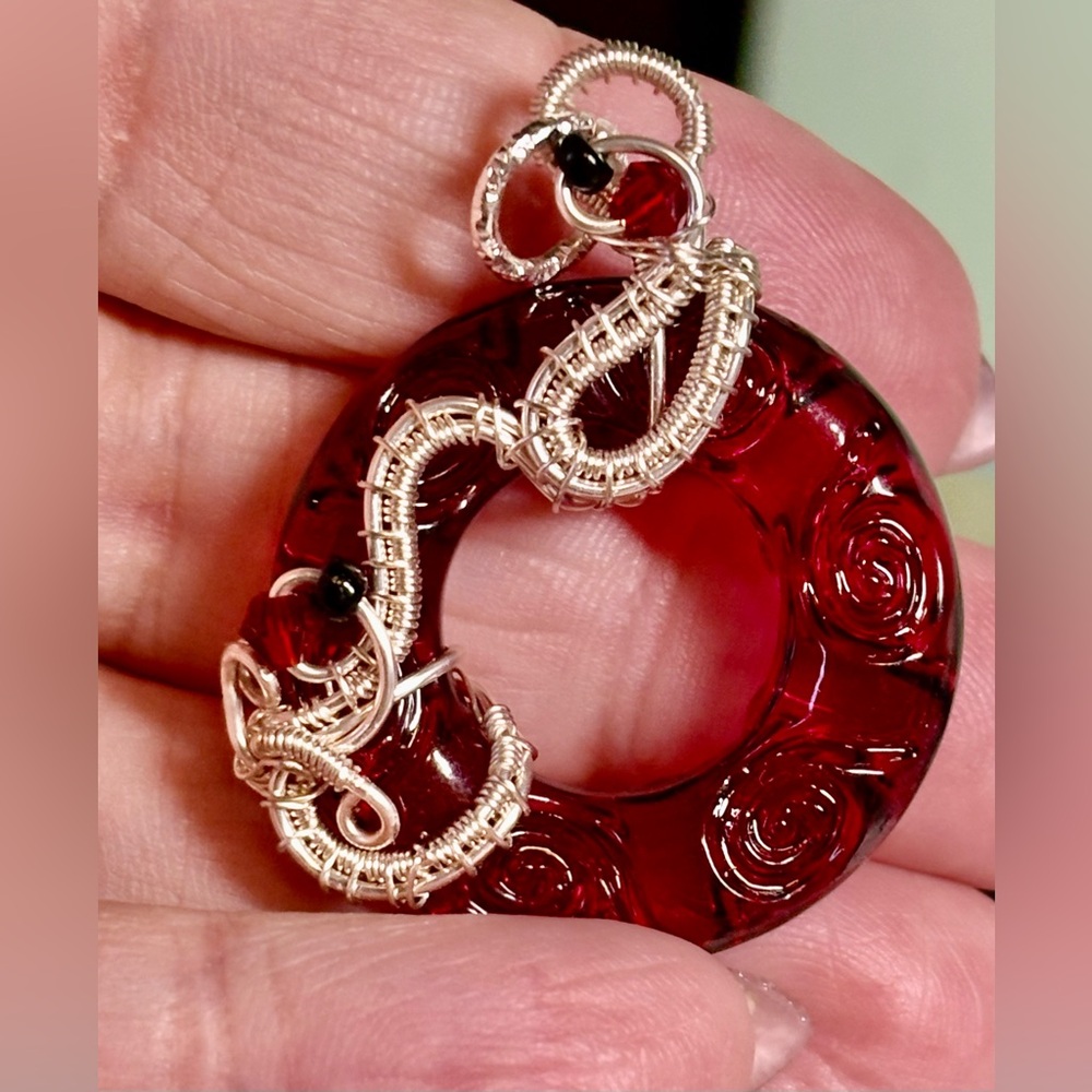 🎈💋red titanium donut bead-wire wrapped/artisan, Swarovski crystals